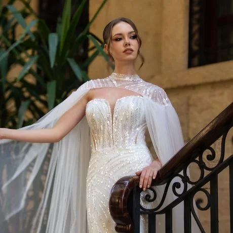 Pelerin Detaylı Yoğun İşlemeli Balık Model Gelinlik